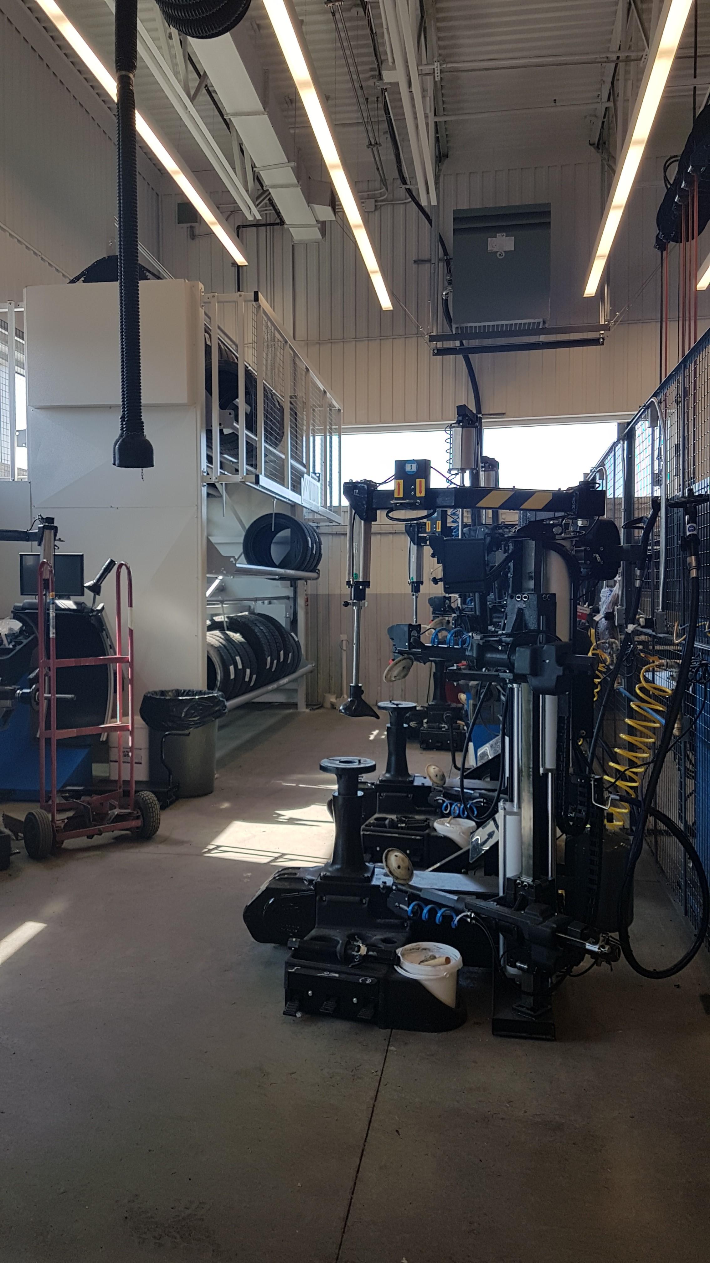 A Tire Carousel Makes the Transition From Season To Season Easier at Audi West-Island